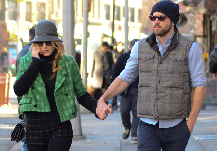 Blake Lively e Ryan Reynolds fazem passeio romântico por NY