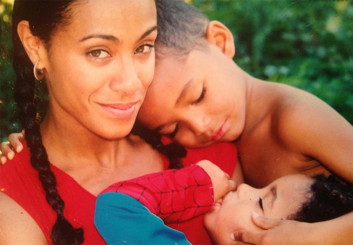 Jada Pinkett Smith posta foto sua com os filhos ainda pequenos