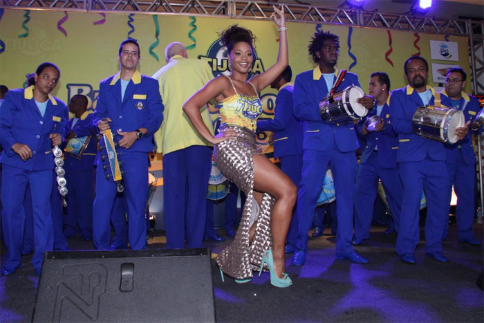 Juliana Alves arrasa em evento da Unidos da Tijuca