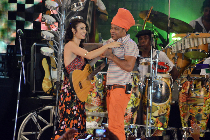 Carlinhos Brown recebe Marisa Monte e vencedora do The Voice Brasil