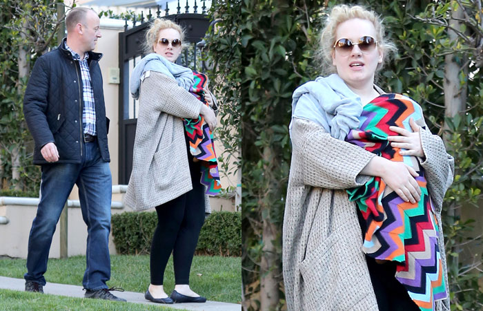 Adele passeia com seu bebê por Beverly Hills