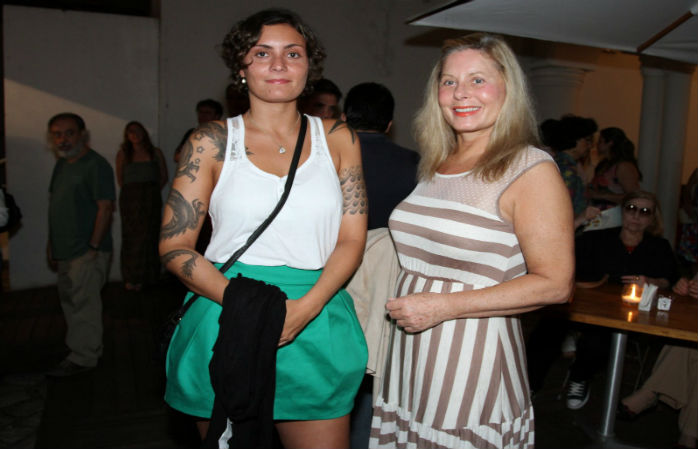 Claudia Abreu e Vera Fischer prestigiam peça no Rio de Janeiro