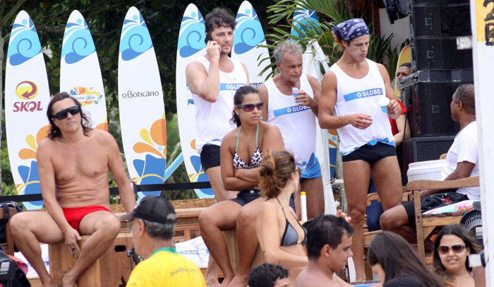 Kadu Moliterno, Zé Loreto e Marcelo Serrado se encontram na praia