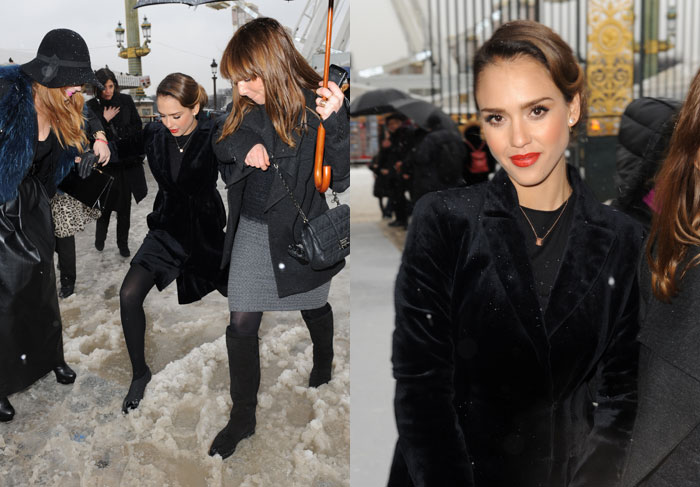 Jessica Alba enfrenta a neve de salto alto, em Paris