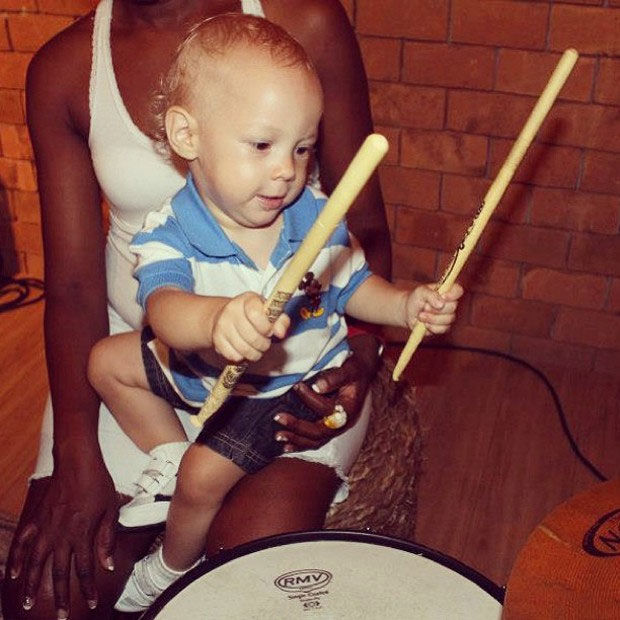 Filho de Neymar já toca bateria