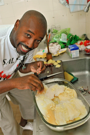 Nando Cunha mostra sua porção chef com uma receita de linguado 