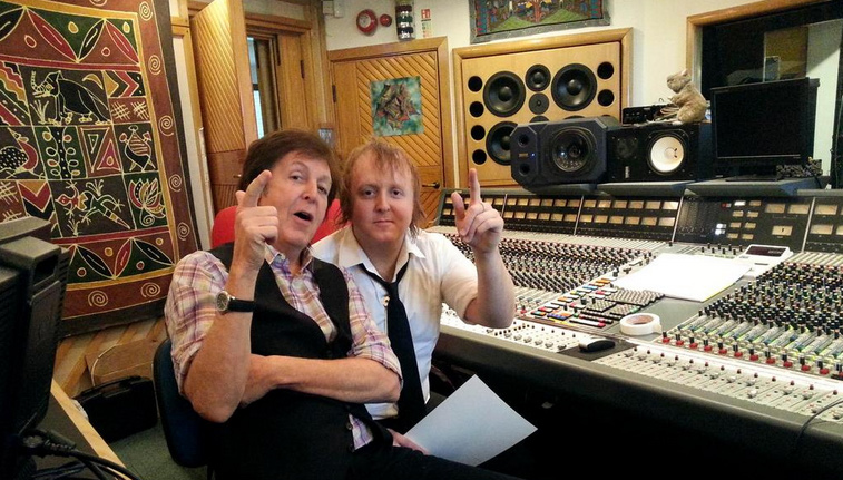 Paul McCartney ajuda o filho James a terminar seu segundo álbum