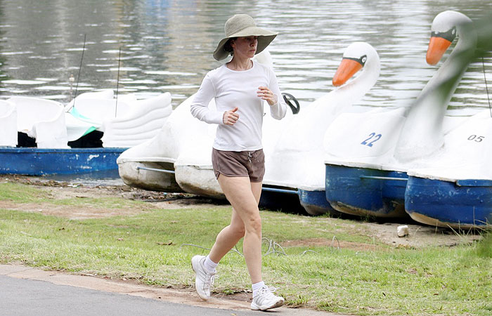 Fernanda Torres corre pela Lagoa Rodrigo de Freitas