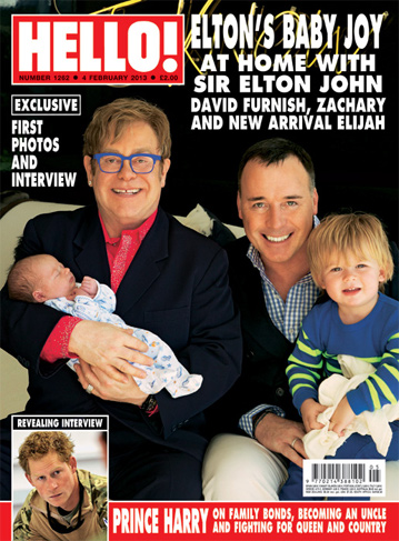 Elton John posa com o segundo filho, Elijah, para revista