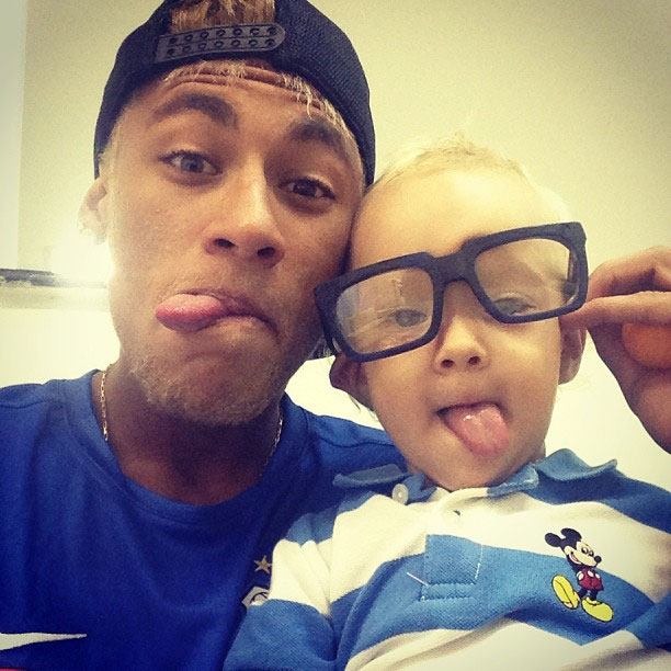 Neymar posta foto do filho com óculos ‘estilo Restart’