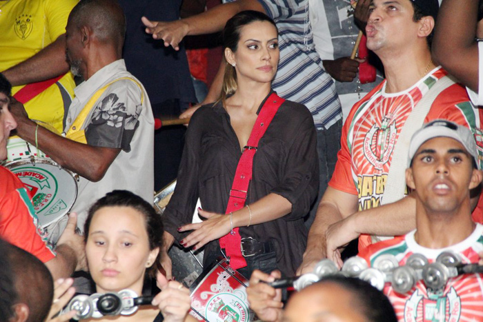 Cleo Pires na bateria da Grande Rio