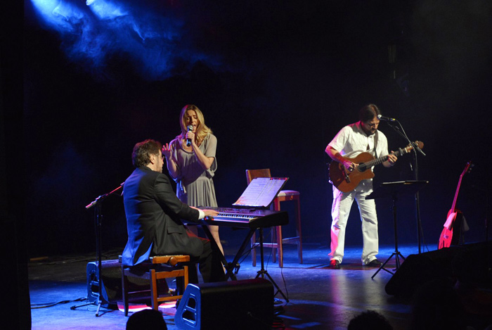 Letícia Spiller canta  em show de Tunay e Wagner Tiso
