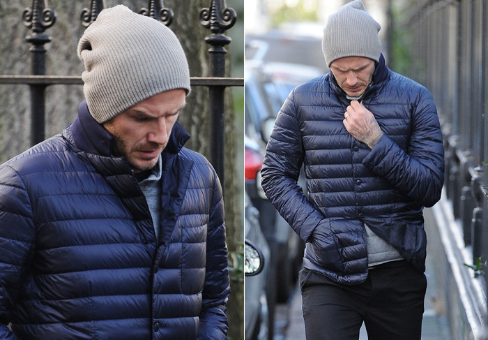 Sozinho, David Beckham anda com a cabeça baixa em Londres