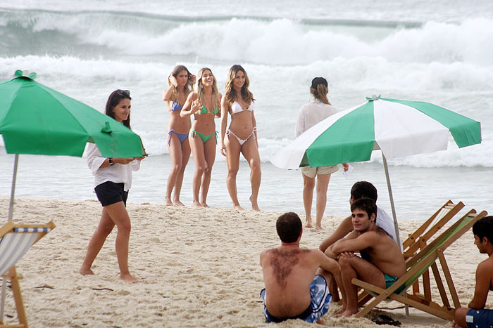Sabrina Sato e as Gemês Bia e Branca Feres agitam praia no Rio - Veja as Fotos!