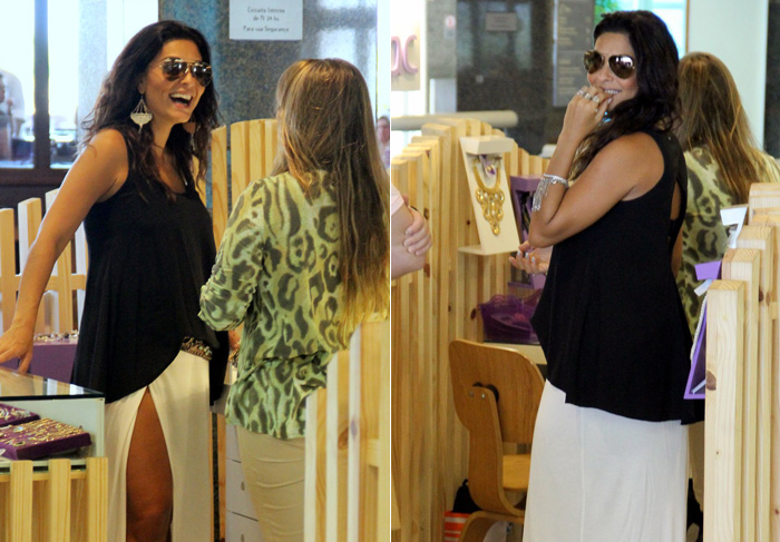 Juliana Paes se diverte escolhendo bijus em shopping no Rio