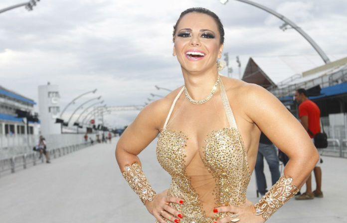 Viviane Araújo participa de ensaio técnico do carnaval de São Paulo