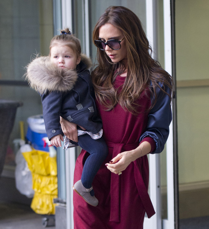 Filha de Victoria Beckham esbanja estilo com a mãe