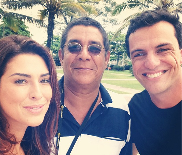 Zeca Pagodinho faz pose com Fernanda Paes Leme e Rodrigo Lombardi