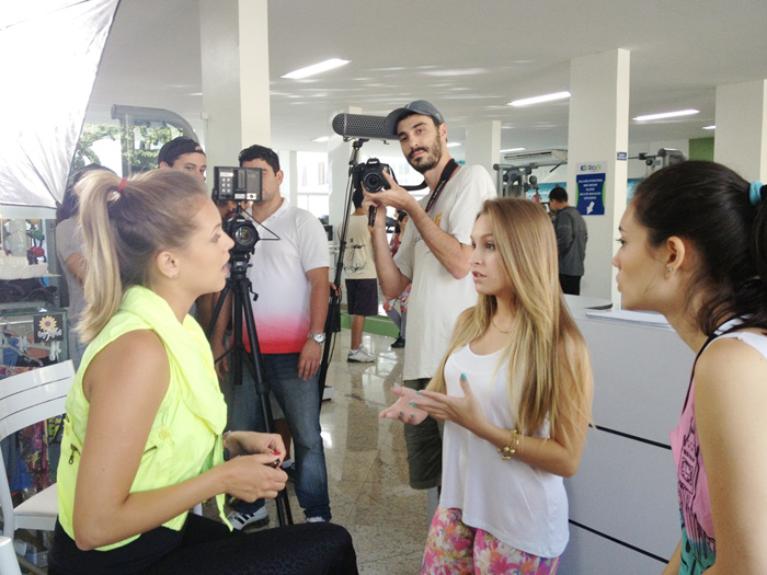 Carla Diaz protagoniza curta sobre os perigos da internet