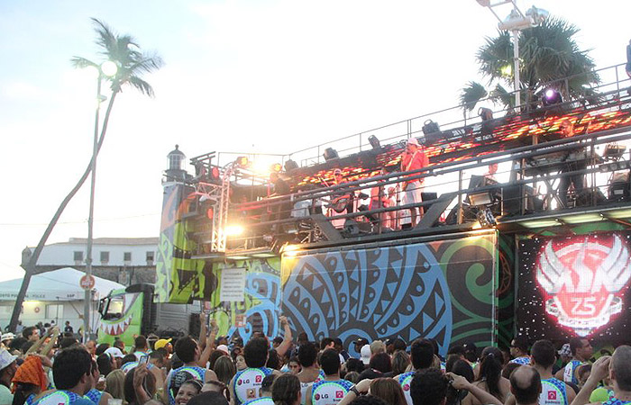 Asa de Águia abre o Carnaval em Salvador