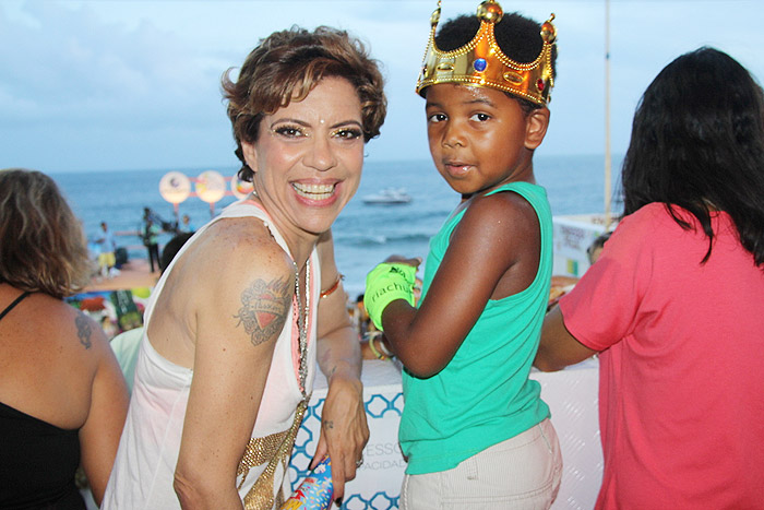 Astrid Fontenelle curte Carnaval ao lado do filho em Salvador