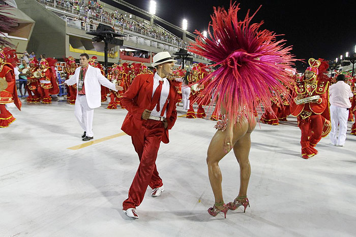 Gracyanne Barbosa chega ao desfile da unidos do Jacarezinho - Veja as Fotos