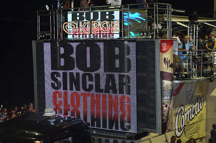 Dj Bob Sinclair comanda trio elétrico em Salvador