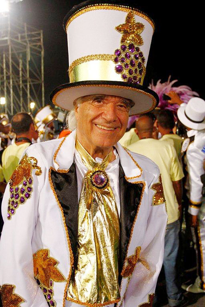 O maestro João Carlos Martins no desfile da Vai-Vai