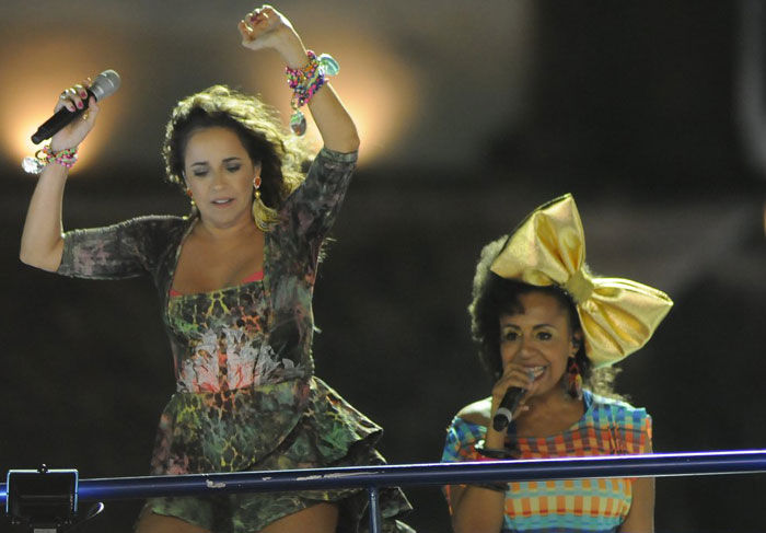 Daniela Mercury causa tumulto em trio, em Salvador