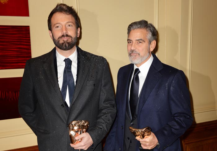Ben Aflack e George Clooney no prêmio Bafta, considerado o Oscar britânico