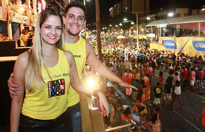 Maria Cecília e Rodolfo curtem folia em Salvador