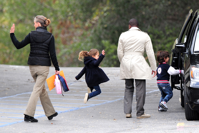 Filhos de Jennifer Lopez se divertem a caminho da escola