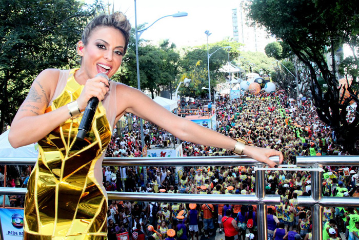 Salvador: Alinne Rosa surge como um sol no Campo Grande