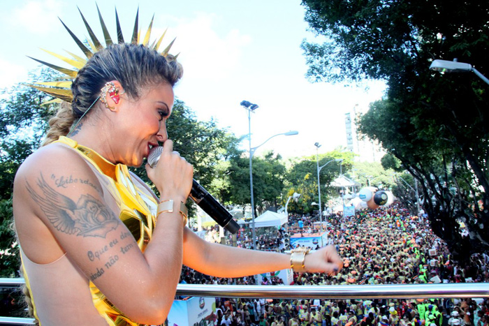 Salvador: Alinne Rosa surge como um sol no Campo Grande