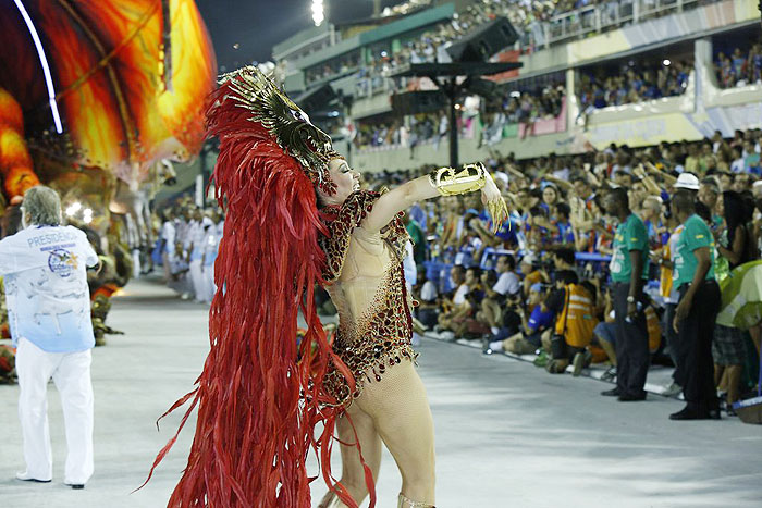 Confira o desfile da Beija- Flor