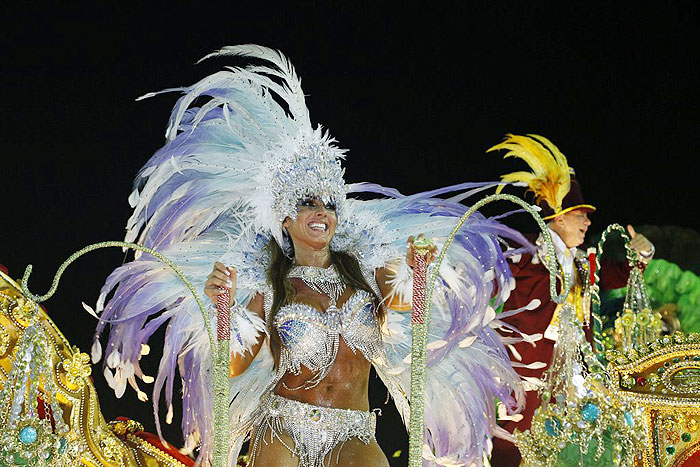 Confira o desfile da Beija- Flor