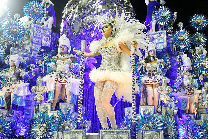 Confira o desfile da Beija- Flor