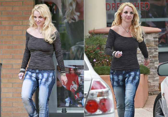 Britney Spears vai a spa com jeans estranho