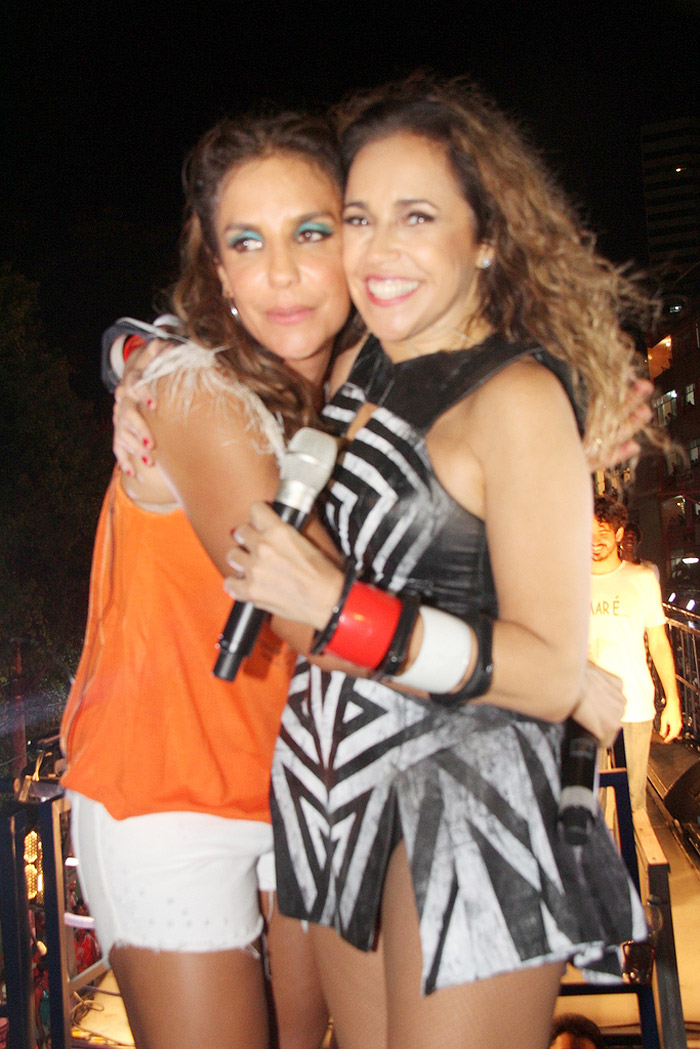 O abraço de Ivete Sangalo e Daniela Mercury