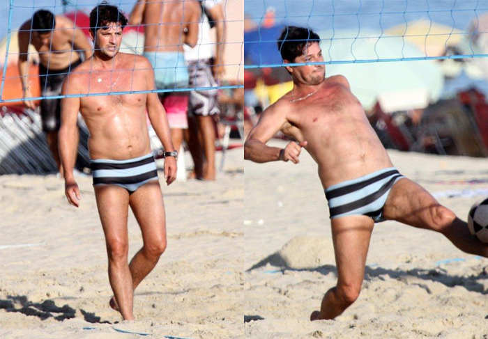 Depois de fazer bonito em desfile, Marcelo Serrado joga futevôlei na praia