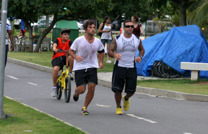 Bruno Gagliasso corre na Lagoa Rodrigo de Freitas