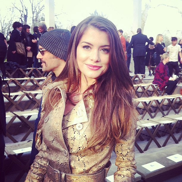  Alinne Moraes prestigia desfile na Fashion Week de Londres