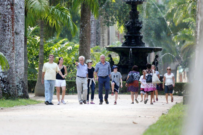 Harrison Ford e a família fazem passeio turístico no Rio de Janeiro