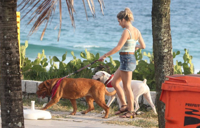 Giovanna Ewbank grava comercial na Barra da Tijuca 