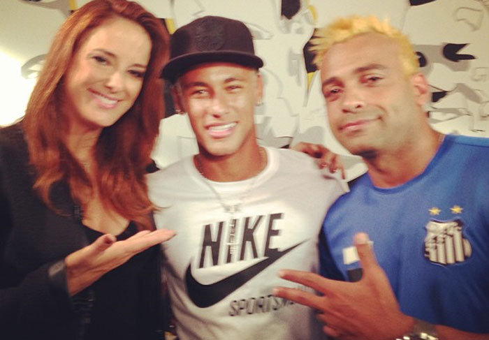 Ticiane Pinheiro vai entrevistar Neymar em Santos e fica parada na Anchieta
