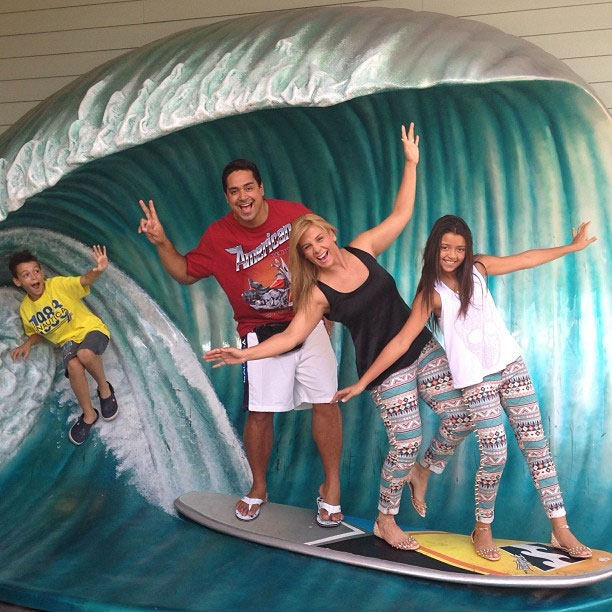 Carla Perez, Xanddy e filhos fazem farra em parque