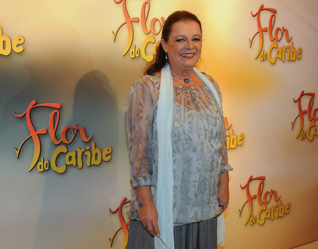 Grazi Massafera, Henry Castelli e grande elenco na festa de Flor do Caribe