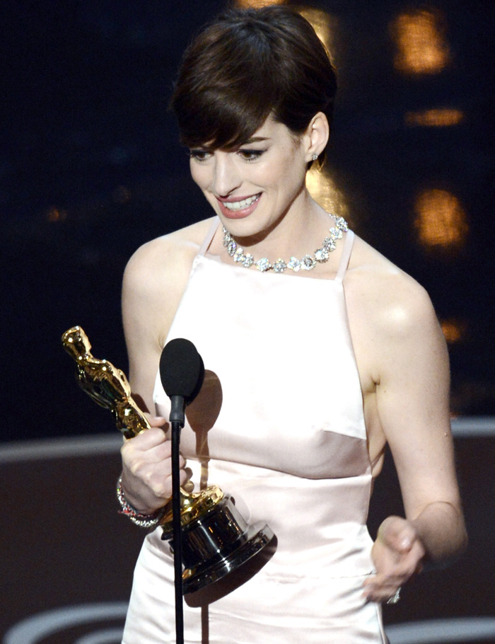 OSCAR 2013 - Anne Hathaway é a vencedora do Oscar de Melhor Atriz Coadjuvante 