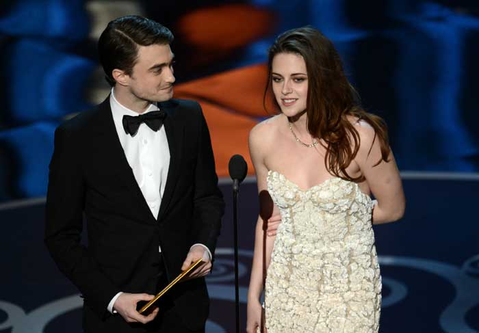 Oscar 2013: Kristen Stewart e Daniel Radcliffe se uniram para anunciar vencedor de Melhor Direção de Arte