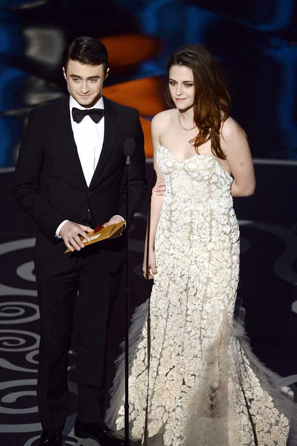 Oscar 2013: Kristen Stewart e Daniel Radcliffe se uniram para anunciar vencedor de Melhor Direção de Arte